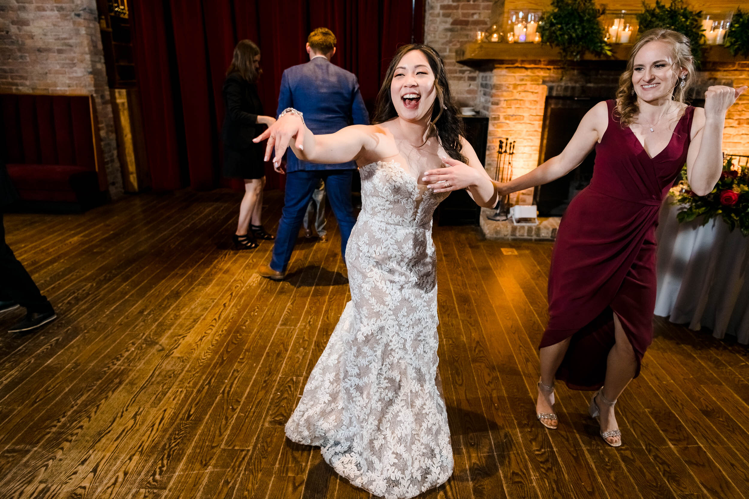 Chicago Wedding Photographer | City Winery | J. Brown Photography | fun dance floor moment.