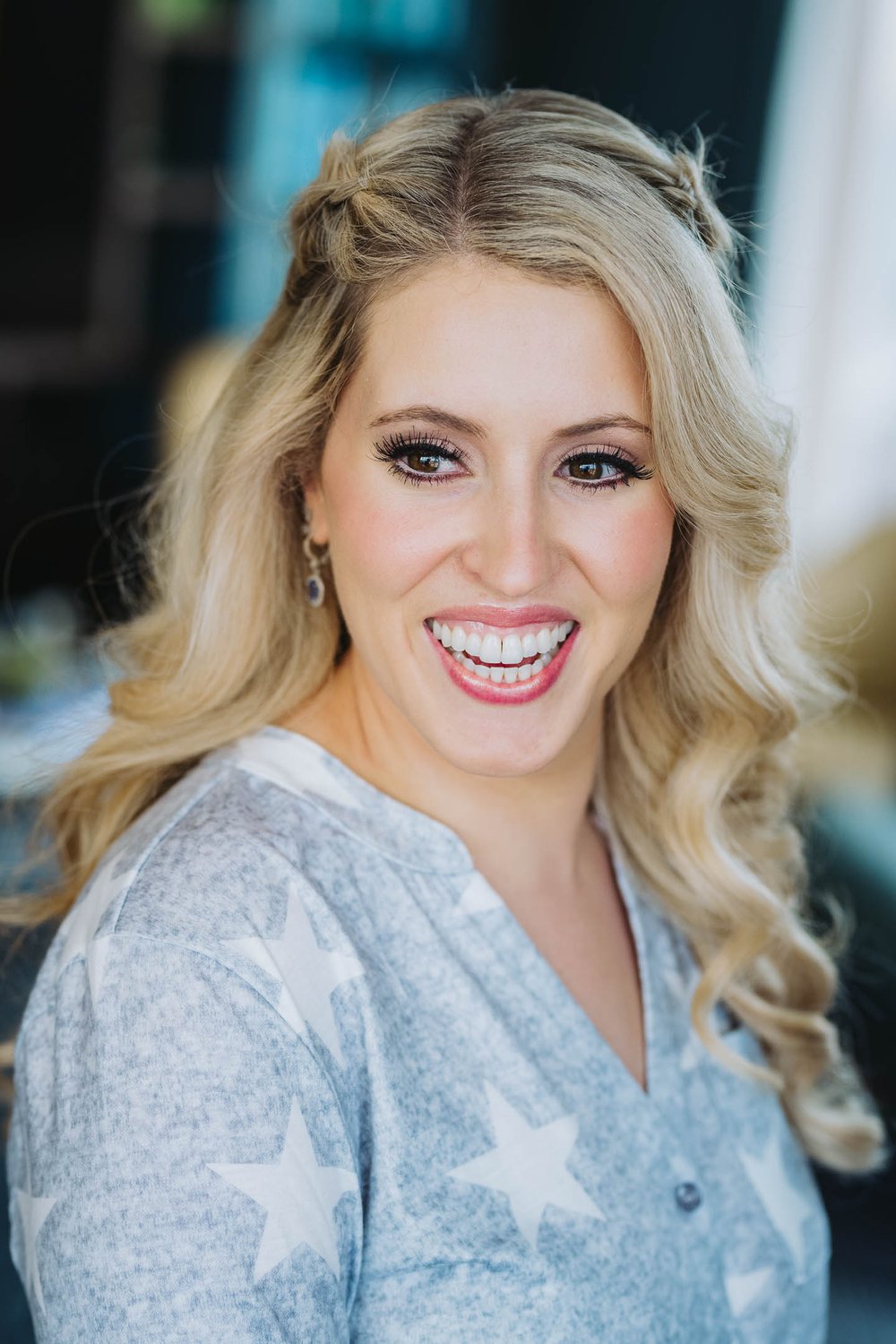 Wedding Day Photos | Ravenswood Event Center | J. Brown Photography | fun portrait of bride getting ready