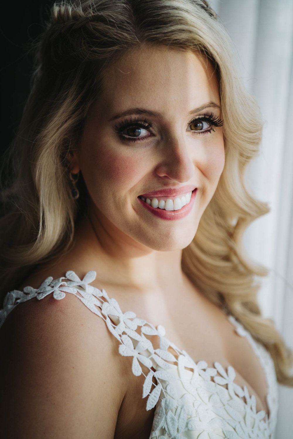Chicago Wedding Photographer | Ravenswood Event Center | J. Brown Photography | portrait of bride at Hotel Zachary