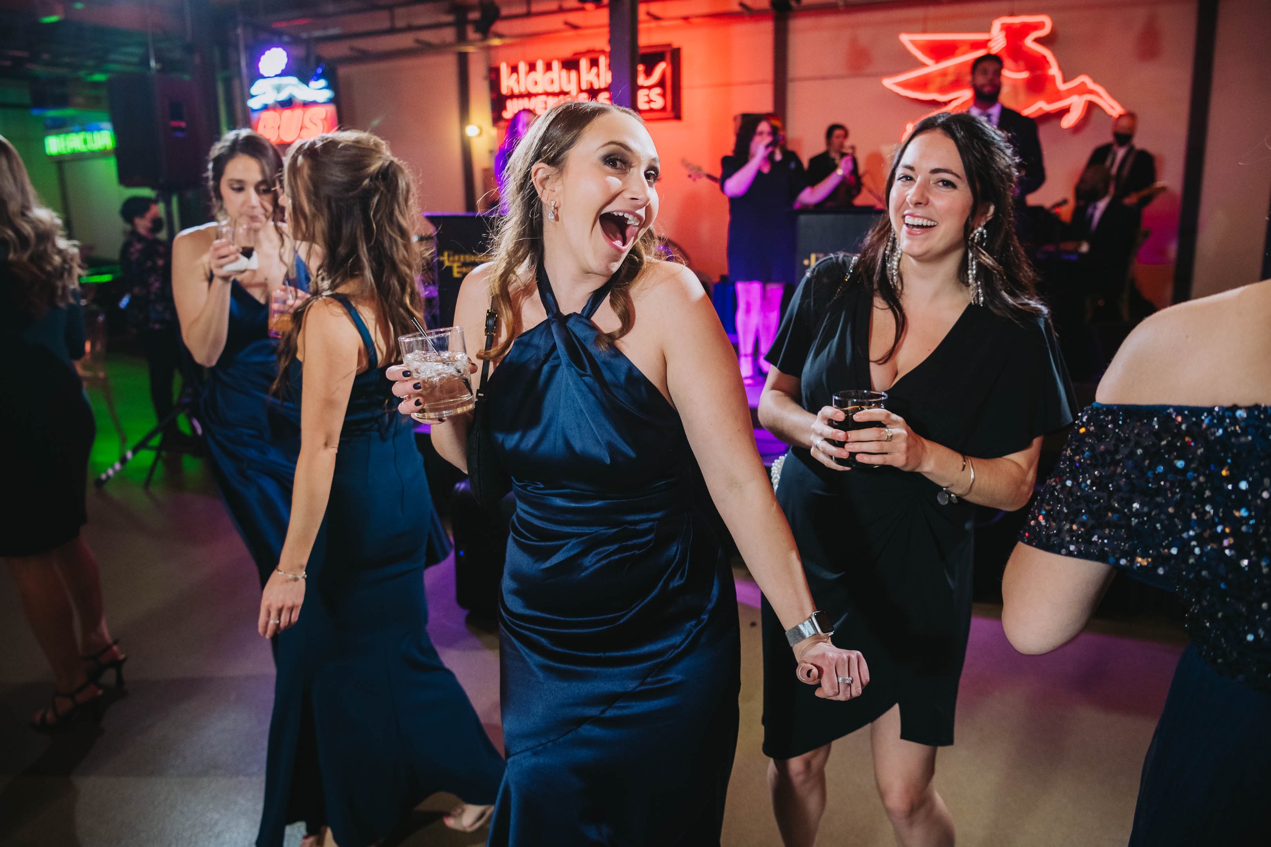 Chicago Wedding Photographer | Ravenswood Event Center | J. Brown Photography | guests during open dance set