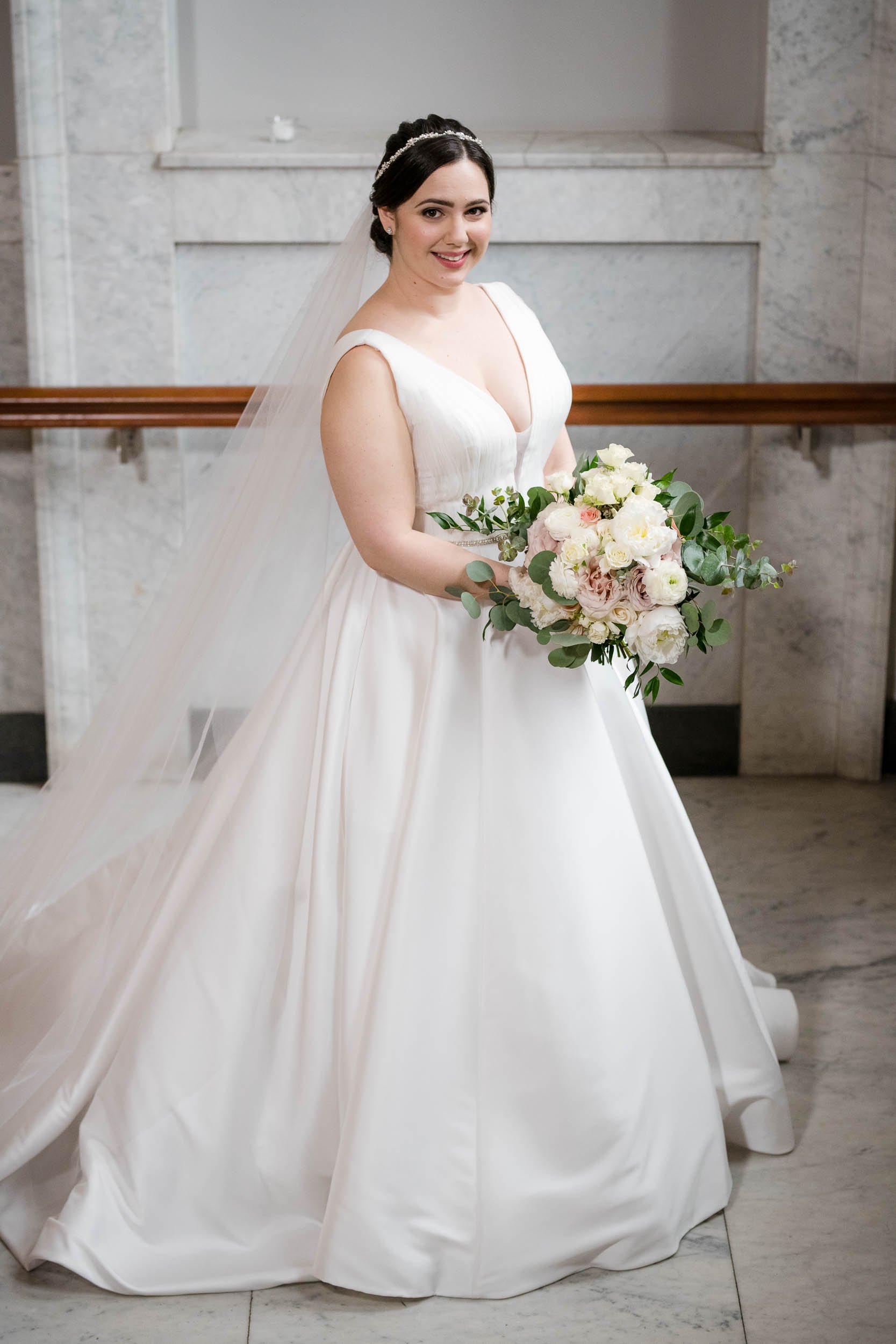 Chicago Wedding Photographer | Newberry Library | J. Brown Photography | classic bridal portrait.