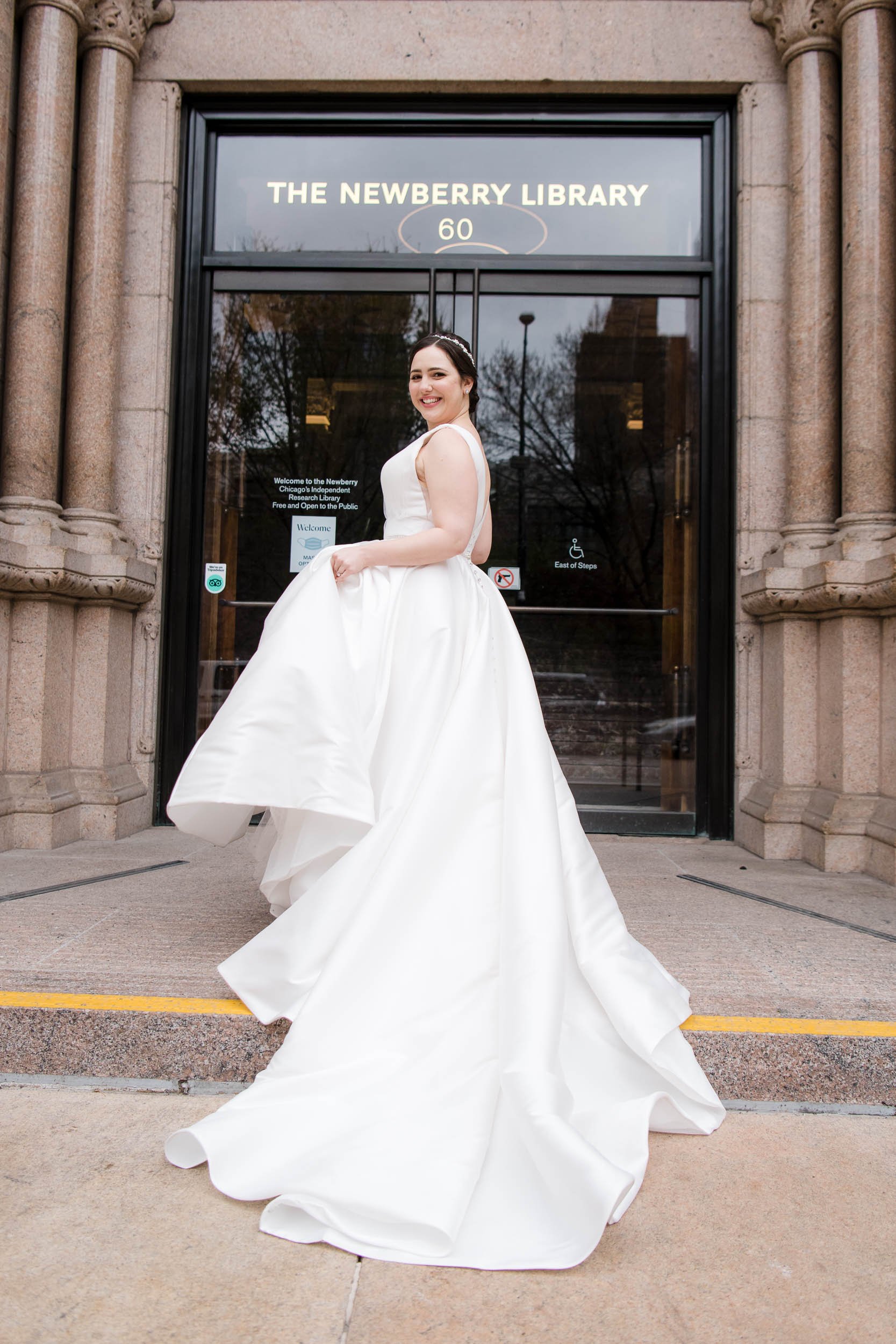 Chicago Wedding Photographer | Newberry Library | J. Brown Photography | outdoor portrait of bride.  