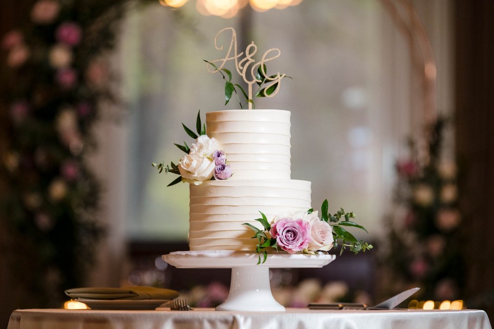 Chicago Wedding Photographer | Newberry Library | J. Brown Photography | wedding cake detail photo.