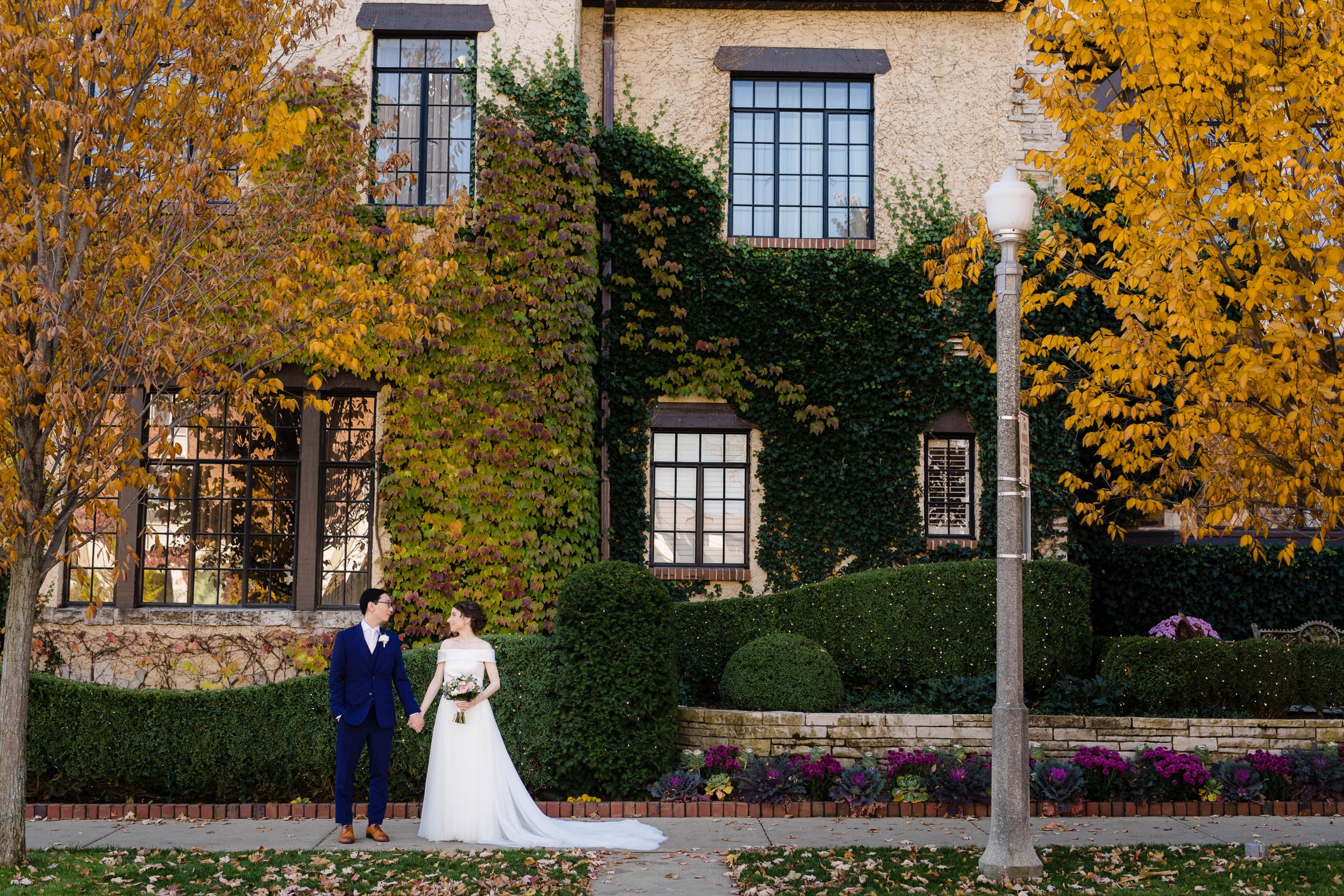 Deer Path Inn | Fall Wedding Photo | Lake Forest IL