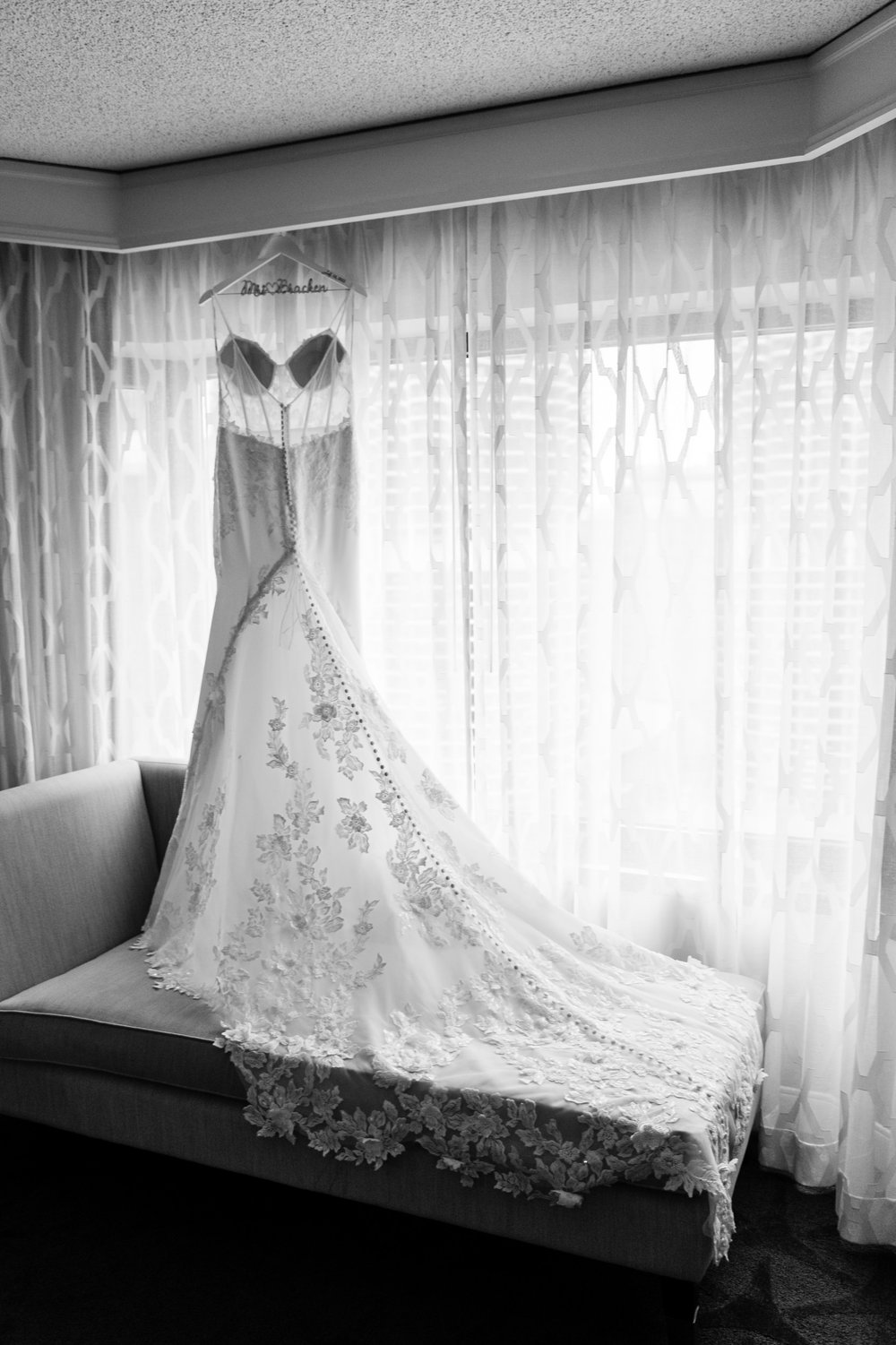 Renaissance Chicago Downtown | Wedding Dress Photo | Chicago IL