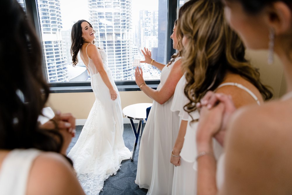 Renaissance Chicago Downtown | Bridal Party Getting Ready | Chicago IL