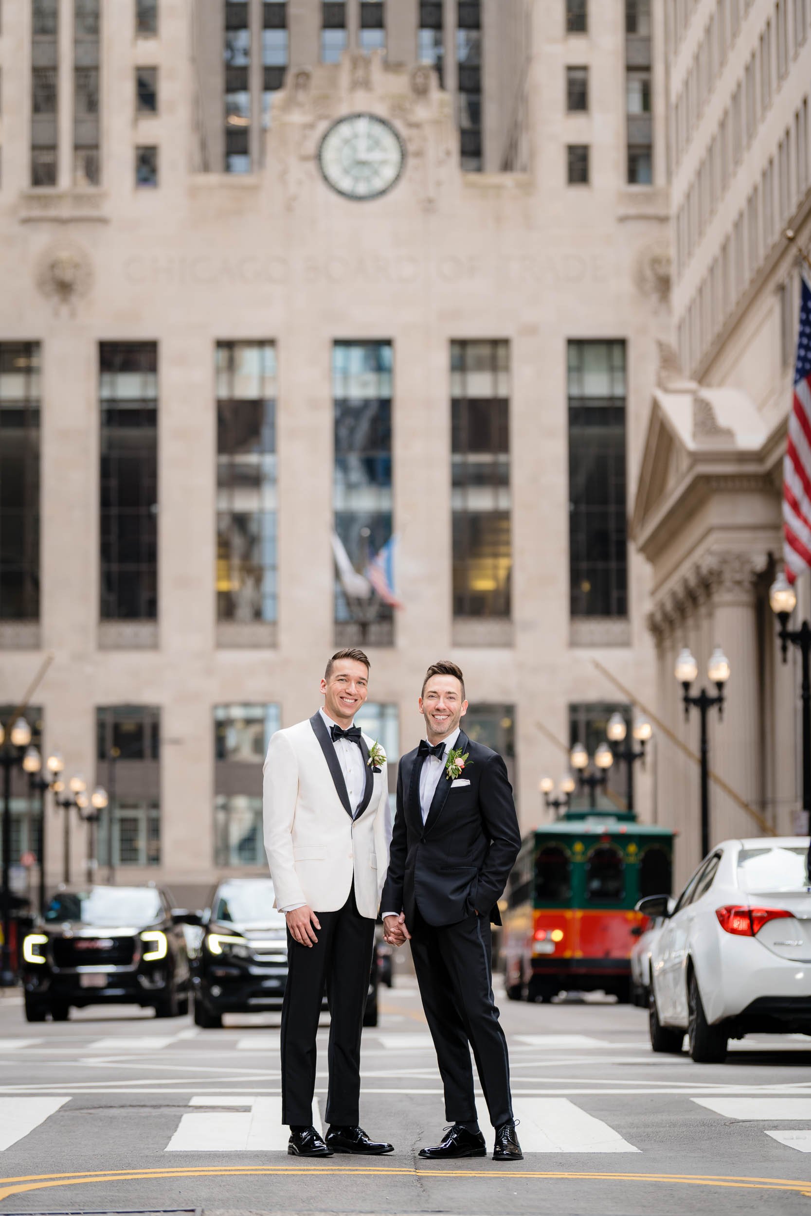 Chicago Board of Trade | Outdoor wedding party photo | Chicago IL