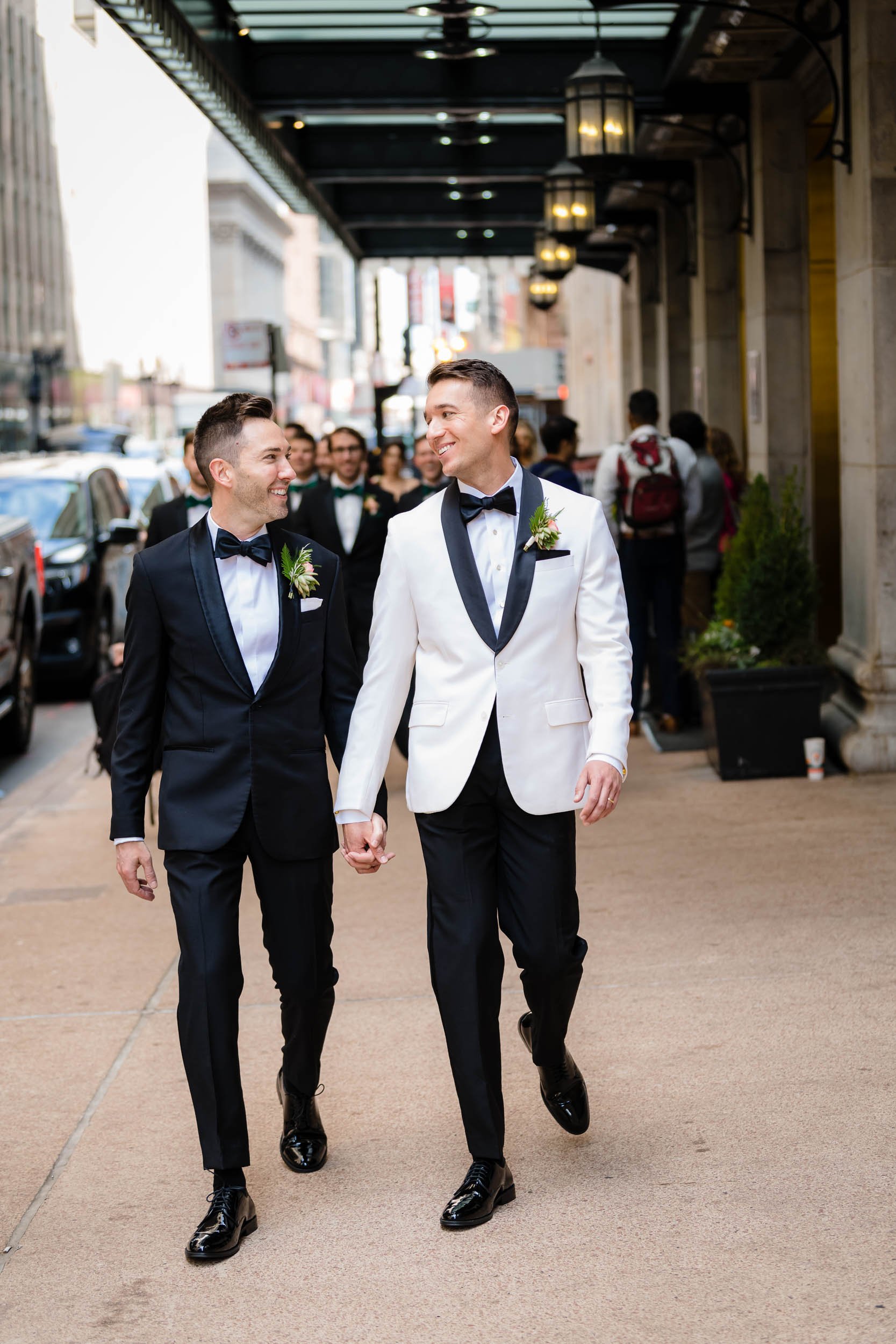Downtown Chicago | Outdoor wedding party photo | Chicago IL