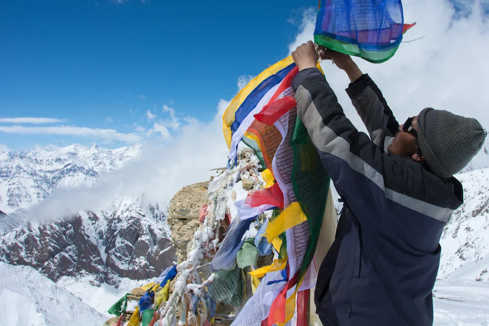 Les drapeaux à prières, symboles de paix et d'harmonie