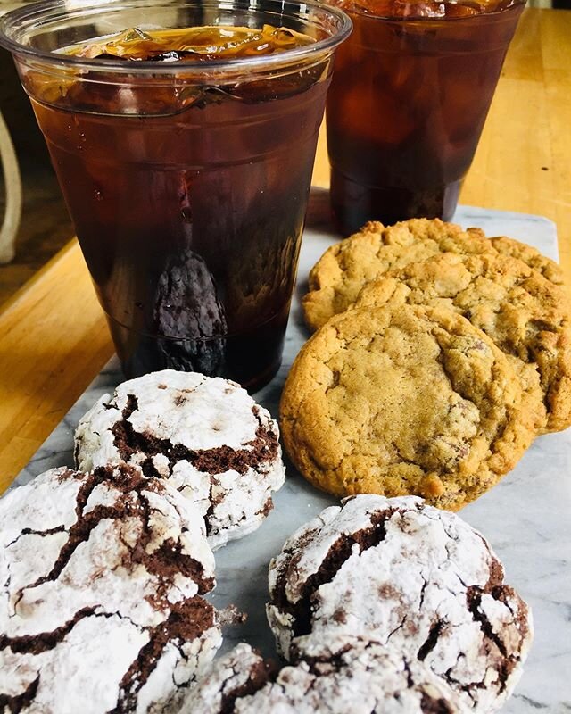 It&rsquo;s a cold brew and cookies kind of afternoon 😋❄️☕️🍪 Visit myhautecoffee.com and order online❣️
#myhautecoffee #concordma #coldbrew #cookies