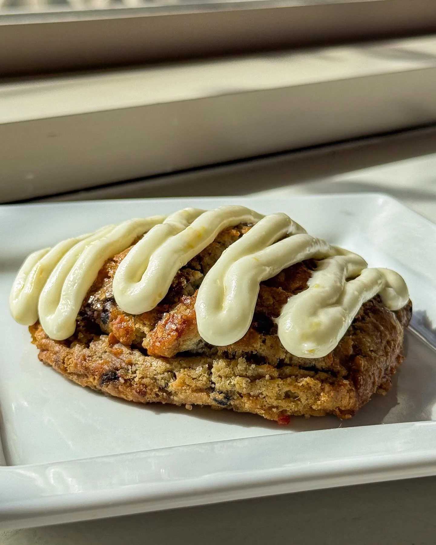 Treat your tastebuds to the new blueberry lemon gluten free scone! Only at Haute Coffee! 🫐🍋☕️