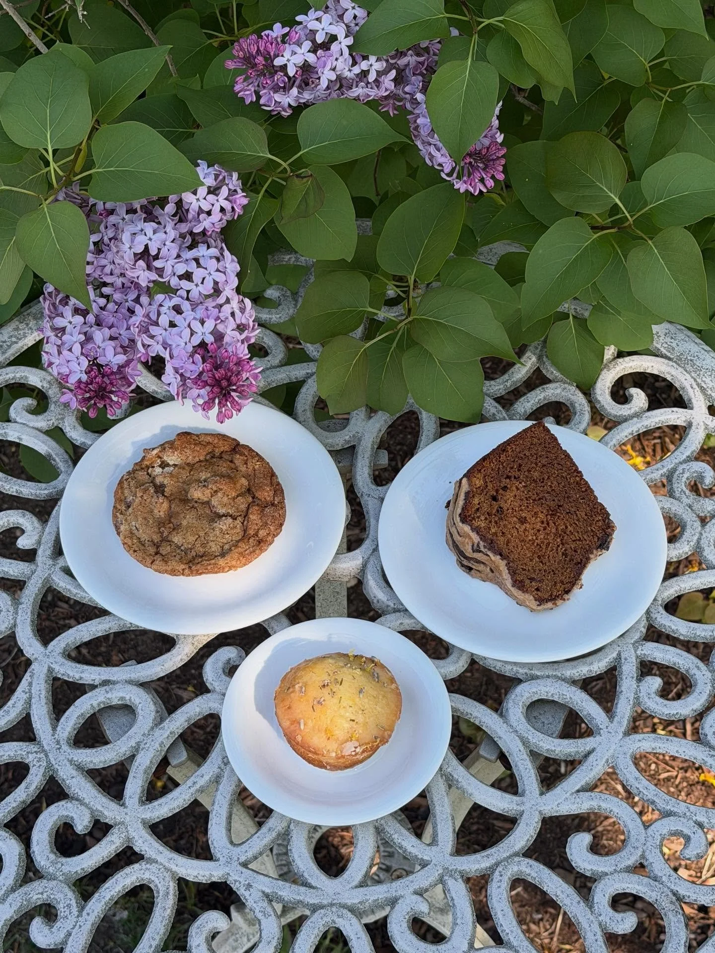 Not to be dramatic but look at them 🌸

our spring bakery items ✨

lavender lemon tea cake 
strawberry basil balsamic caramel cookie 
haute coffee coffee cake