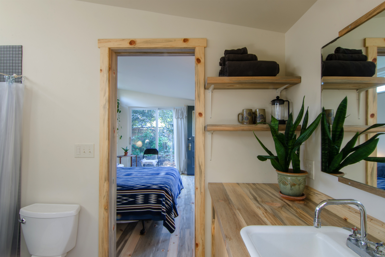 rodney studio-bathroom2.jpg