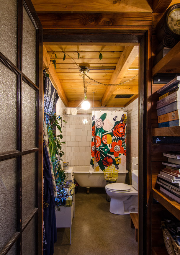hidden house_int bathroom.jpg