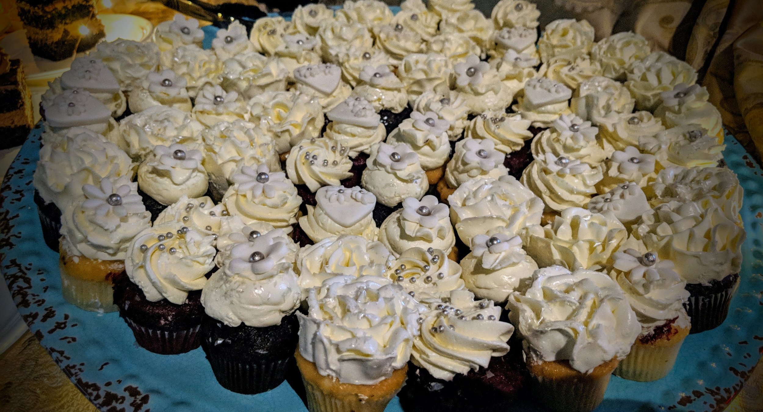 Mini Wedding Cupcakes 01.jpg