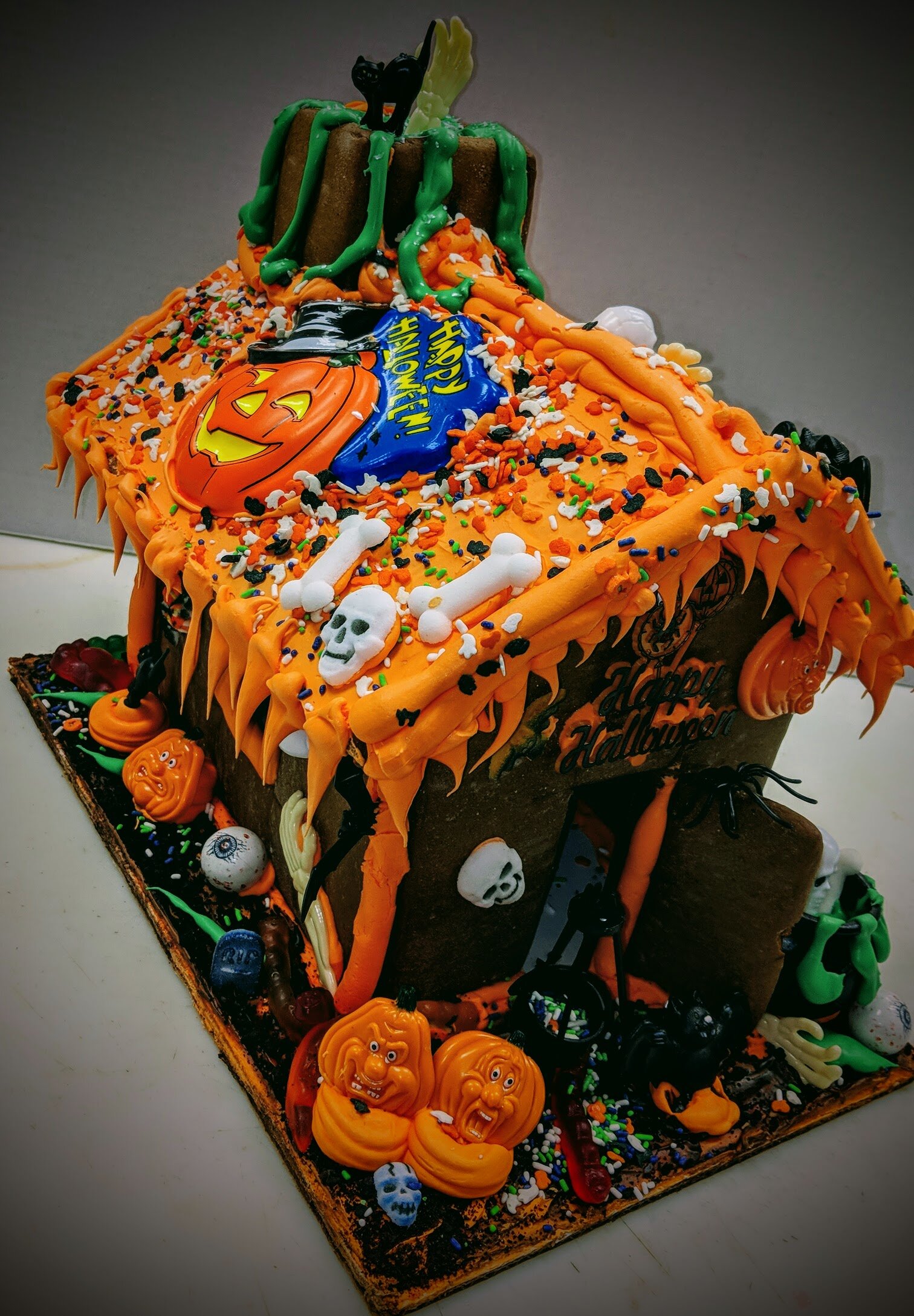 Halloween Gingerbread Scare-house