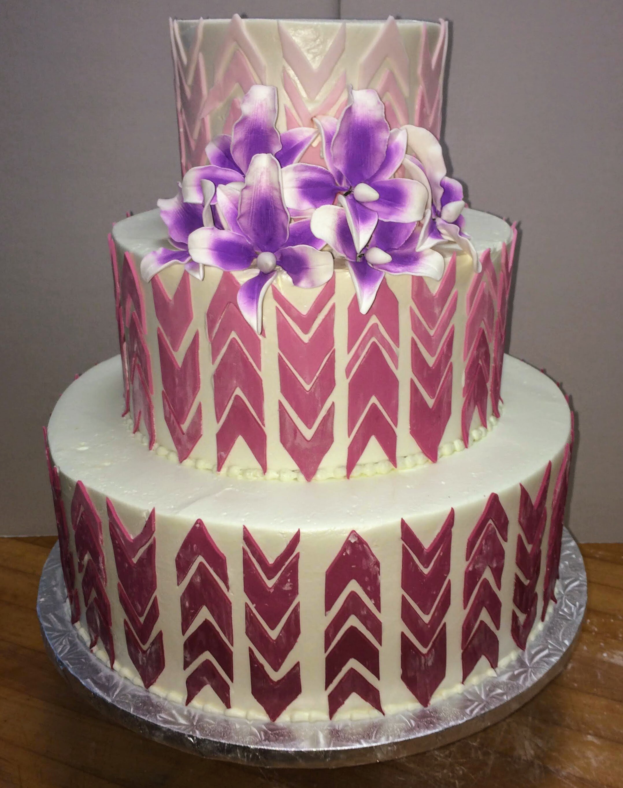 Pink Arrows Cake 02.jpg