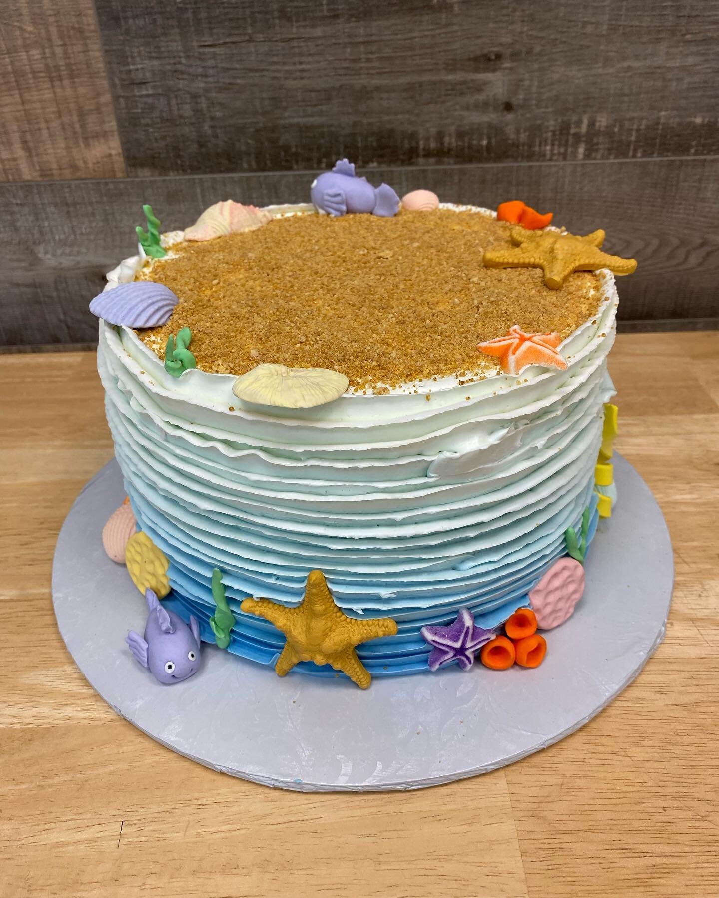 Life&rsquo;s a beach 🏖🐚🌊
DM us with any inquiries!
.
.
.
.
.
.
#beach #cake #njweddingvendor #birthdaycake #specialitycakes #njbaker #njbakery #cakesofinstagram #fondantcake #rudyspastryshop #sealife #beachlife