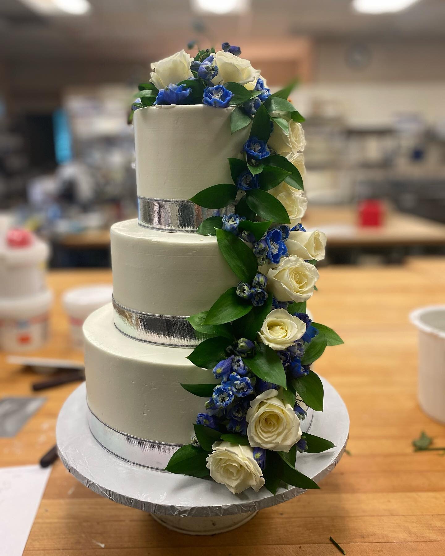 Flowers always complete a wedding cake 🌹🌸🎂
.
.
.
.
.
.
#weddingcake #flowers #njbaker #njbakery #customcakes #cakesofinstagram #bloomfieldnj #cakewithflowers #yum #weddingseason #rudyspastryshop #congratulations