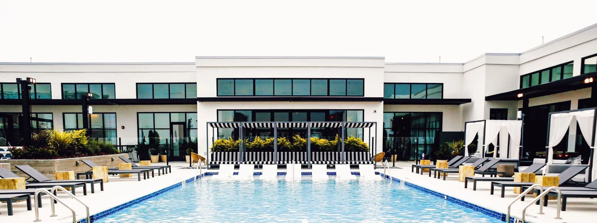 SMR_Pool_1.jpg