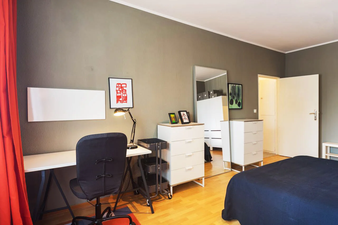 HkZwNxdmW-large- 2.jpg