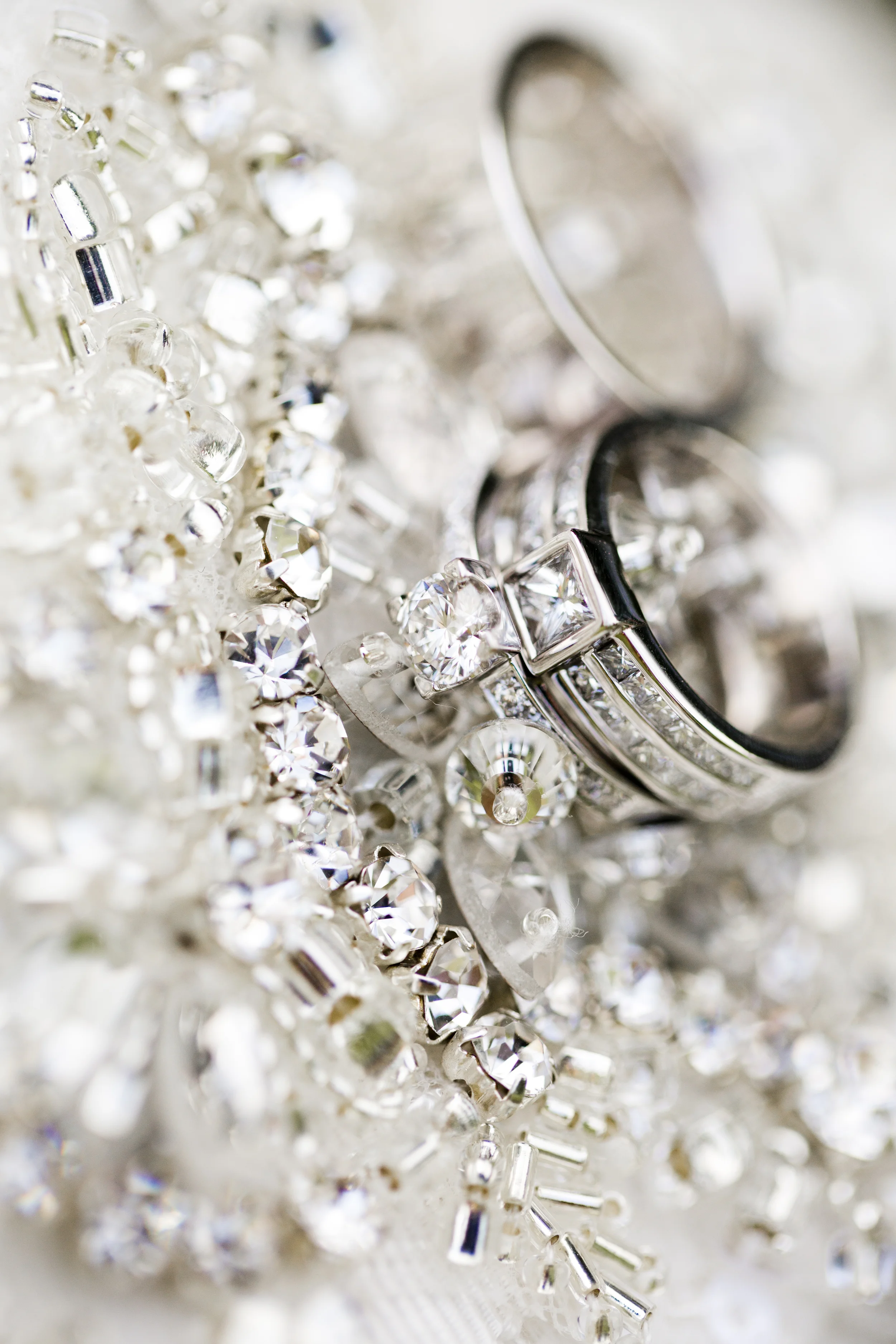 vigselringar med diamanter