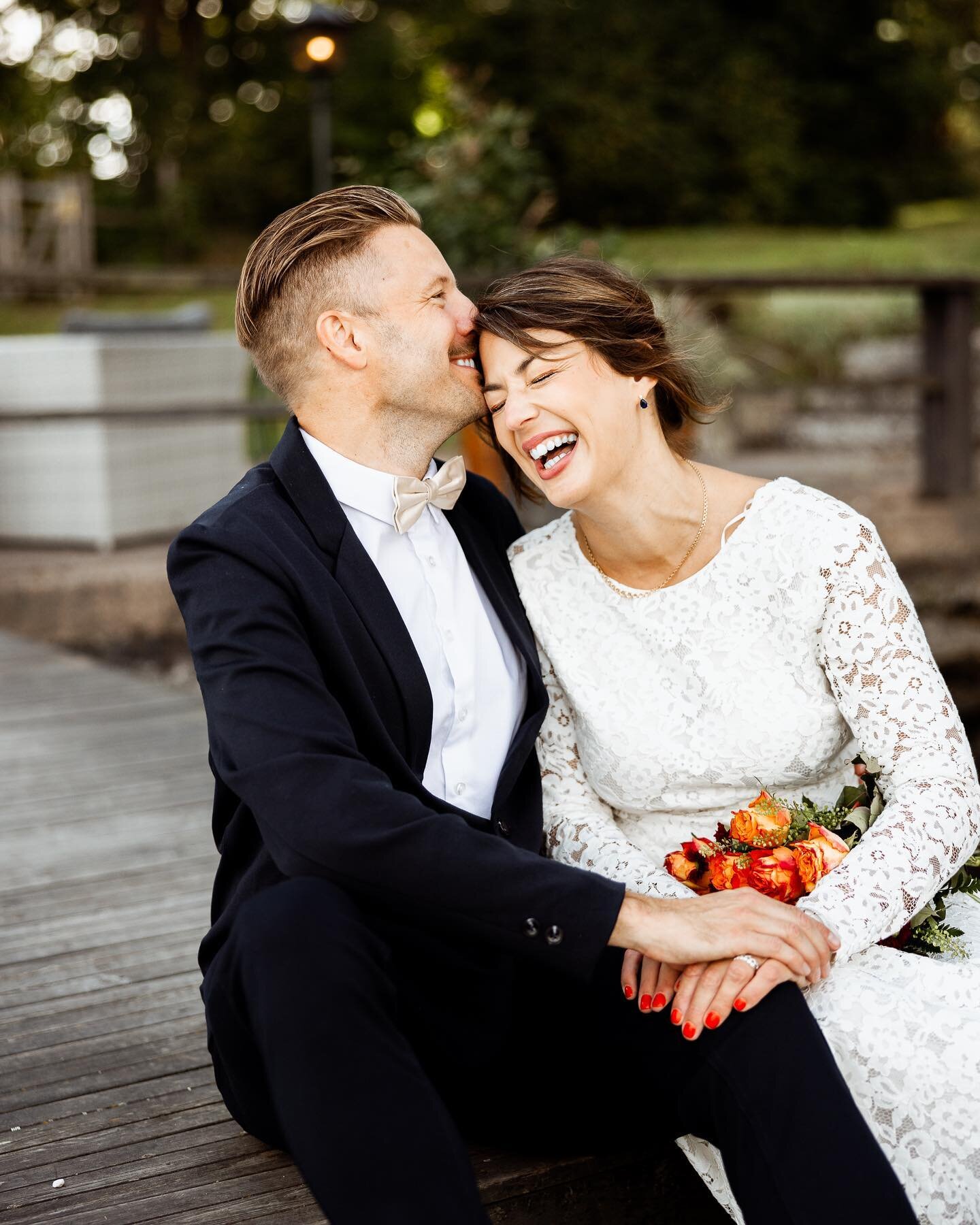 Oktober,  under denna m&aring;nad fotograferar jag &aring;rets sista tre heldagar med br&ouml;llop s&aring; snart &auml;r h&ouml;gs&auml;songen 2023 avslutad. S&aring; ska jag tr&auml;ffa familj och v&auml;nner p&aring; helgerna igen ☺️! Men, fullt &