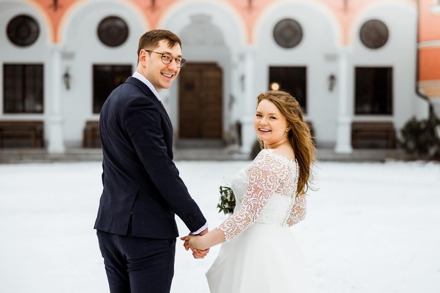 Grattis till alla dagens brudpar som tillsammans sa 26 &rdquo;Ja!&rdquo; i dag p&aring; Lejondals slott! Och som vanligt, ett stort tack till Lejondals slott och vigself&ouml;rr&auml;ttare Doris f&ouml;r en str&aring;lande dag med fantastisk energi ?