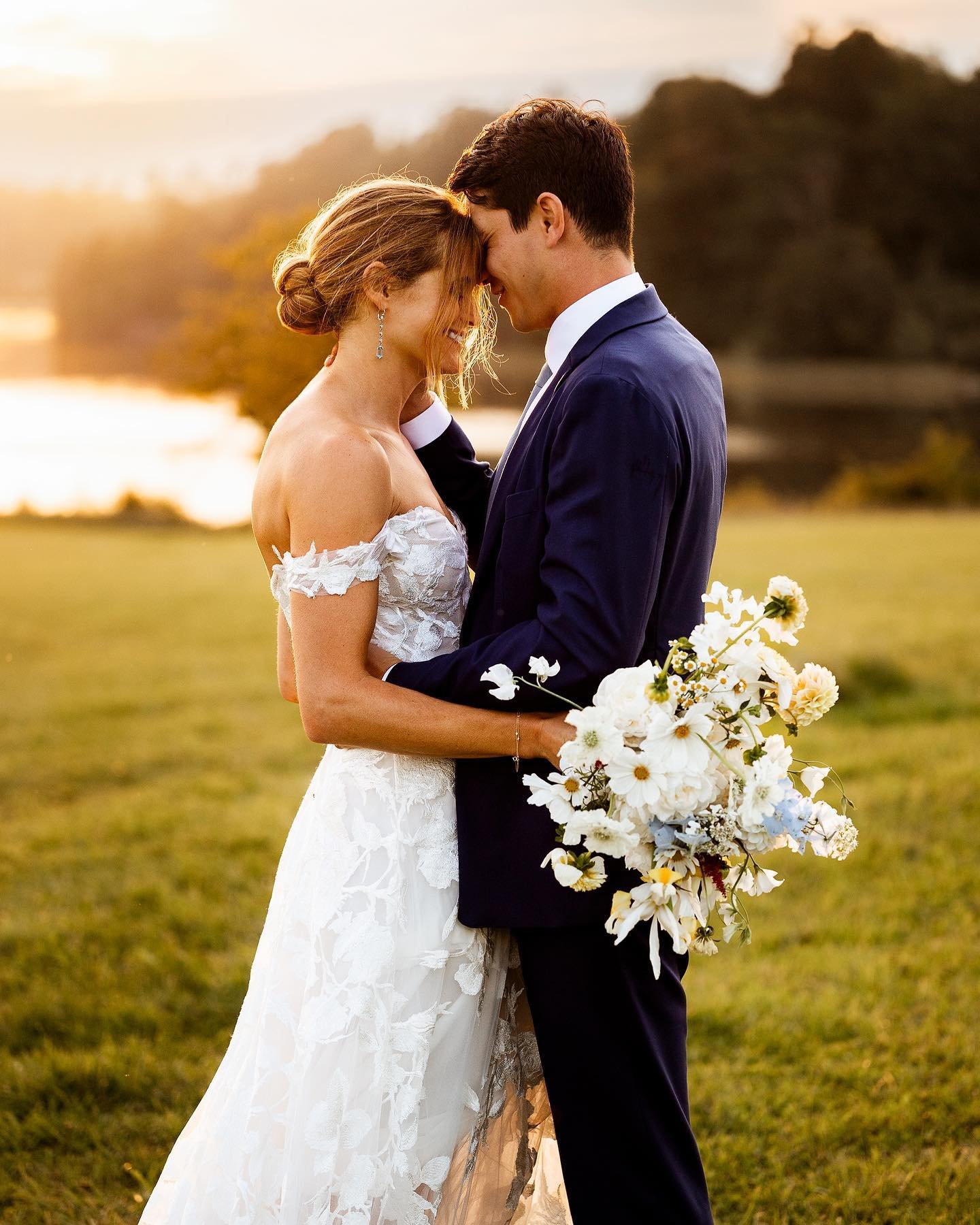 Four weeks ago, a lifetime to go 💛. 

To leave the dinner for five minutes can be all it takes to create magic during the last moments of daylight&hellip;..

Wedding planner: @weddingplannerstockholm 
Wedding photographer: @lindisimaphotography 
Loc