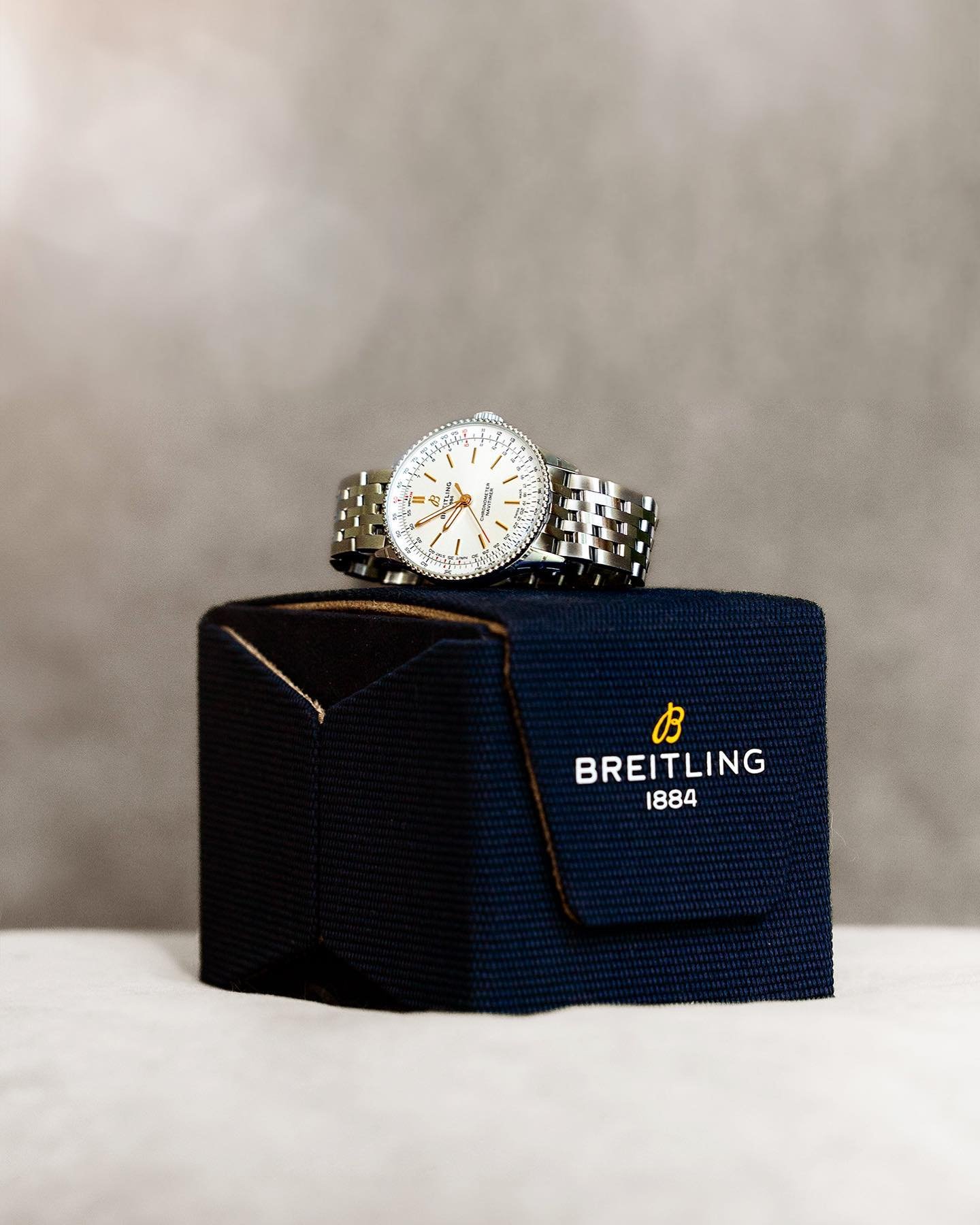 Time to play with my new Navitime 36&hellip;.. Thank you Clara and the rest of the team at @breitling_stockholm_squad 💛!
@breitling 
@lindisimaphotography 
#breitling #breitlingwatch #breitlingnavitimer #navitimer #productphotography #canonr5 #breit