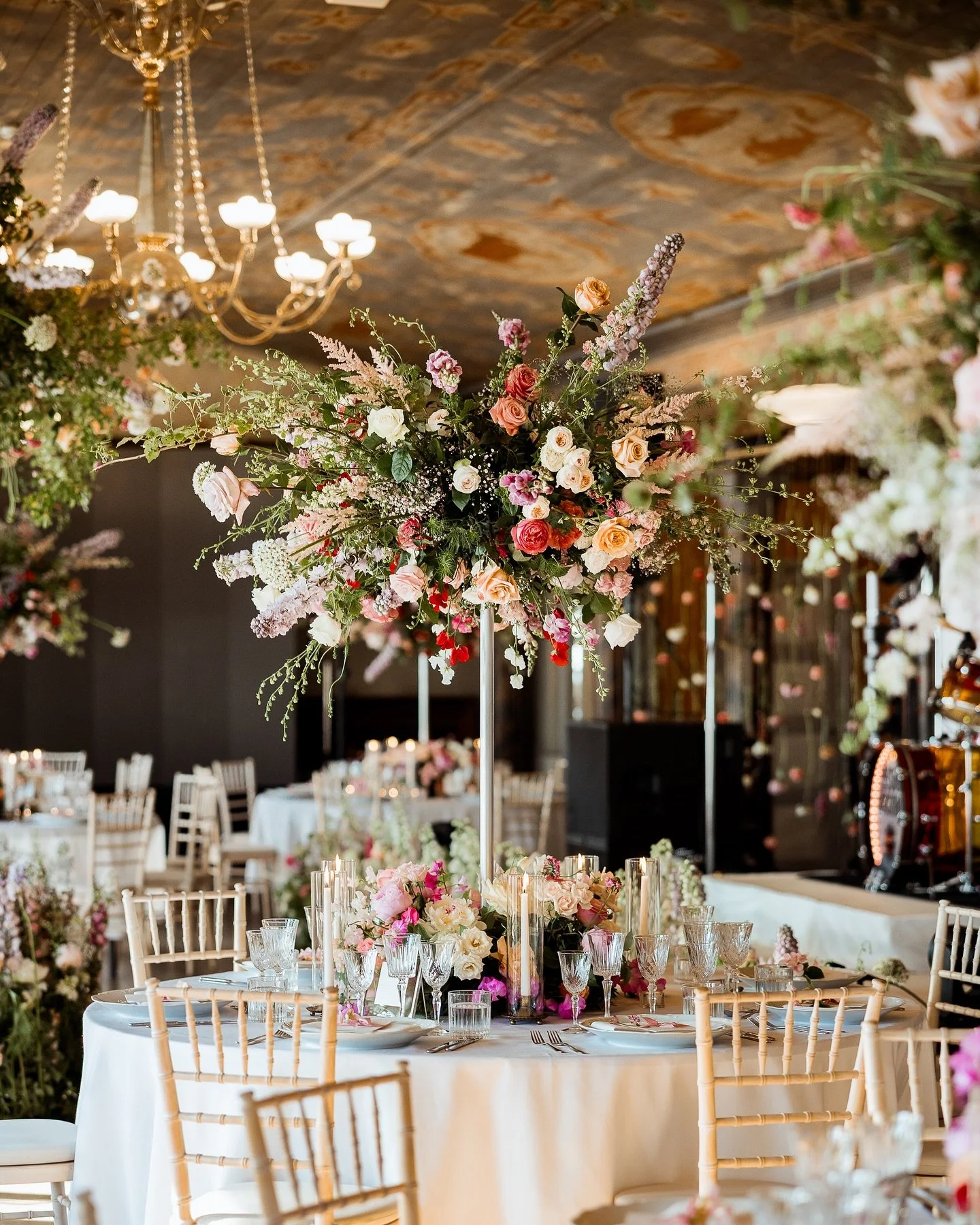 This past weekend I was part of a fairytale. A fancy one, with not just one but two couture Lars Wallin dresses, a wedding ring from Cartier I will dream sweet dreams about for years and flowers everywhere from the king of wedding flowers, Johan at F