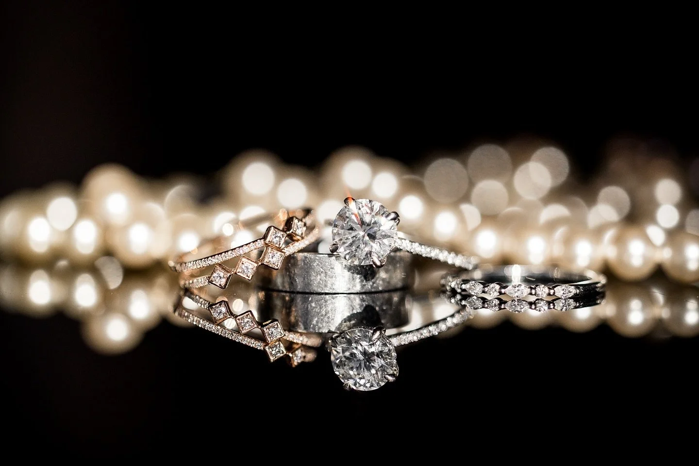 Essential details. To be honest, diamonds and sparkle isn&rsquo;t the most important thing in life but I do appreciate them. Even if they aren&rsquo;t mine but belong to a bride to be 😍. 
@weddingplannerstockholm 
#weddingjewelry #weddingbands #br&o
