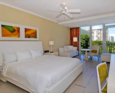 MAIN TOWER DELUXE ROOM-KING BED.jpg