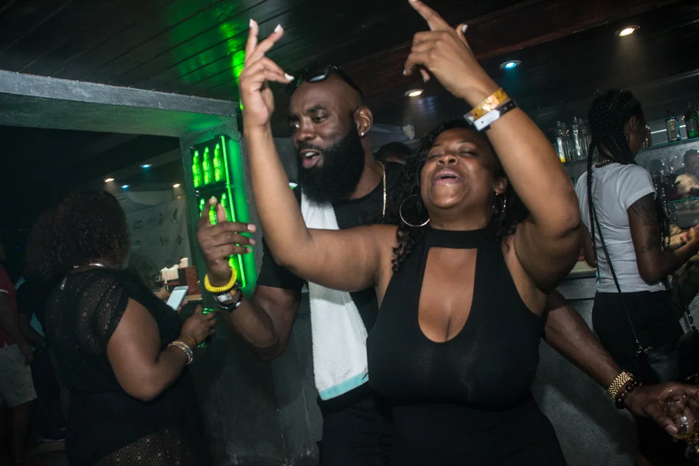 6_DukesAllBlackParty_1294_Tiph.jpg