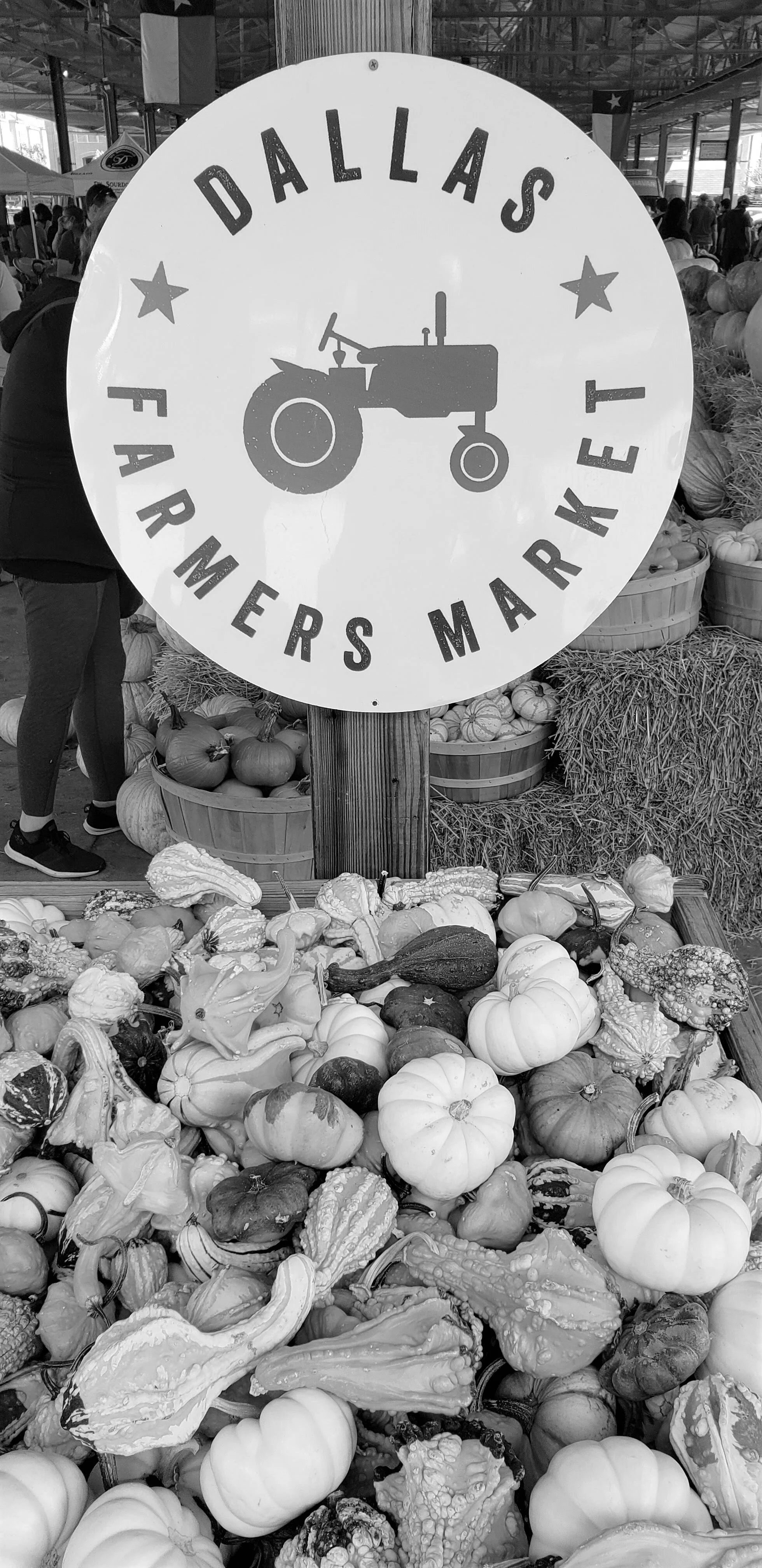 DallasFarmersMarketBW.jpg