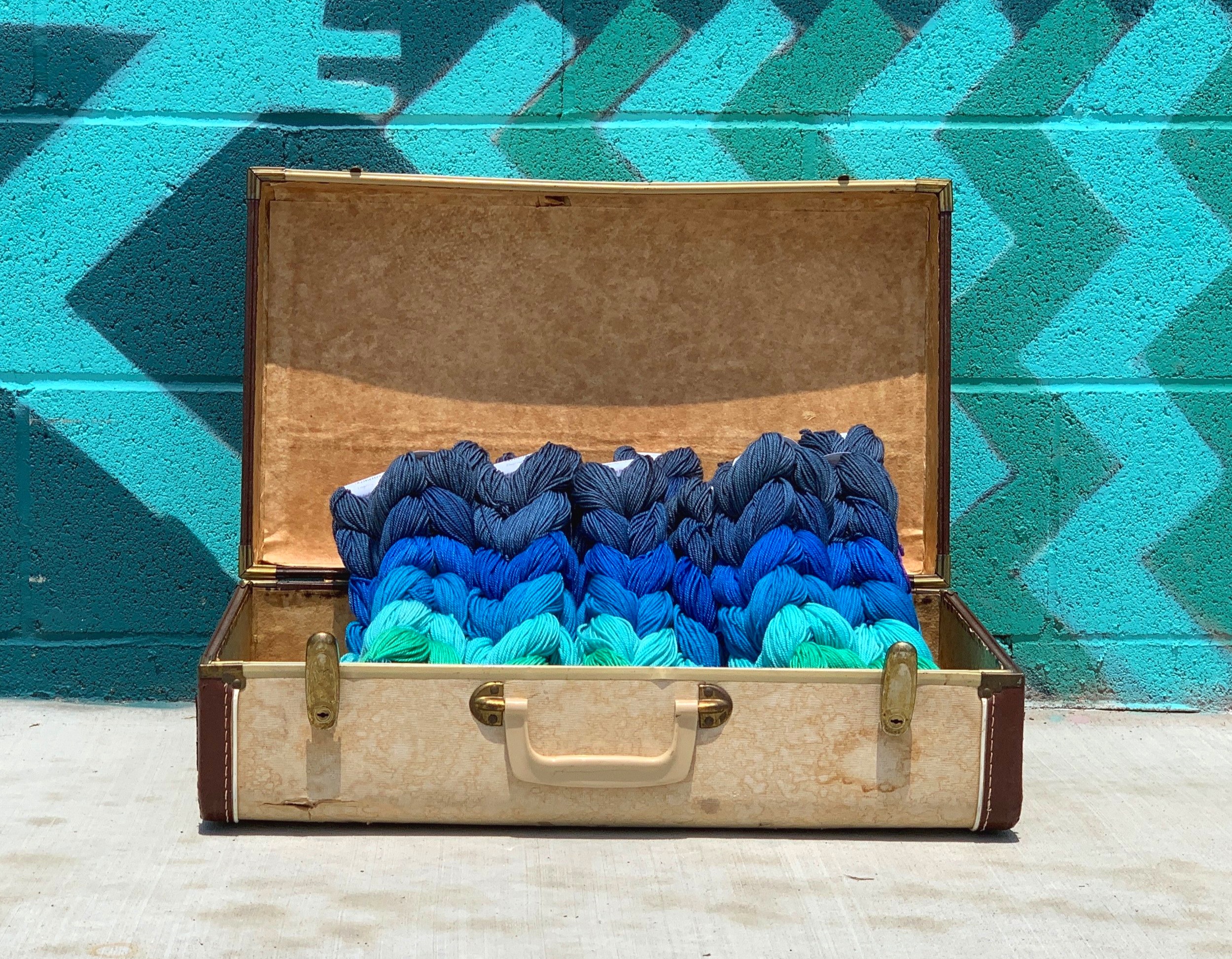 Squishy Skeinettes Chain in Ocean Blues