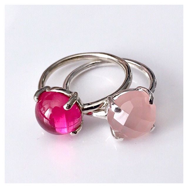 Pink October for cancer research. Here a new combination of our &laquo;&nbsp;Berlingot&nbsp;&raquo; rings for a pink day! 💕 🇫🇷 🇫🇷 🇫🇷 Octobre Rose pour la recherche contre le cancer du sein. Nos bagues berlingots, rhapsodie de rose pour cette c