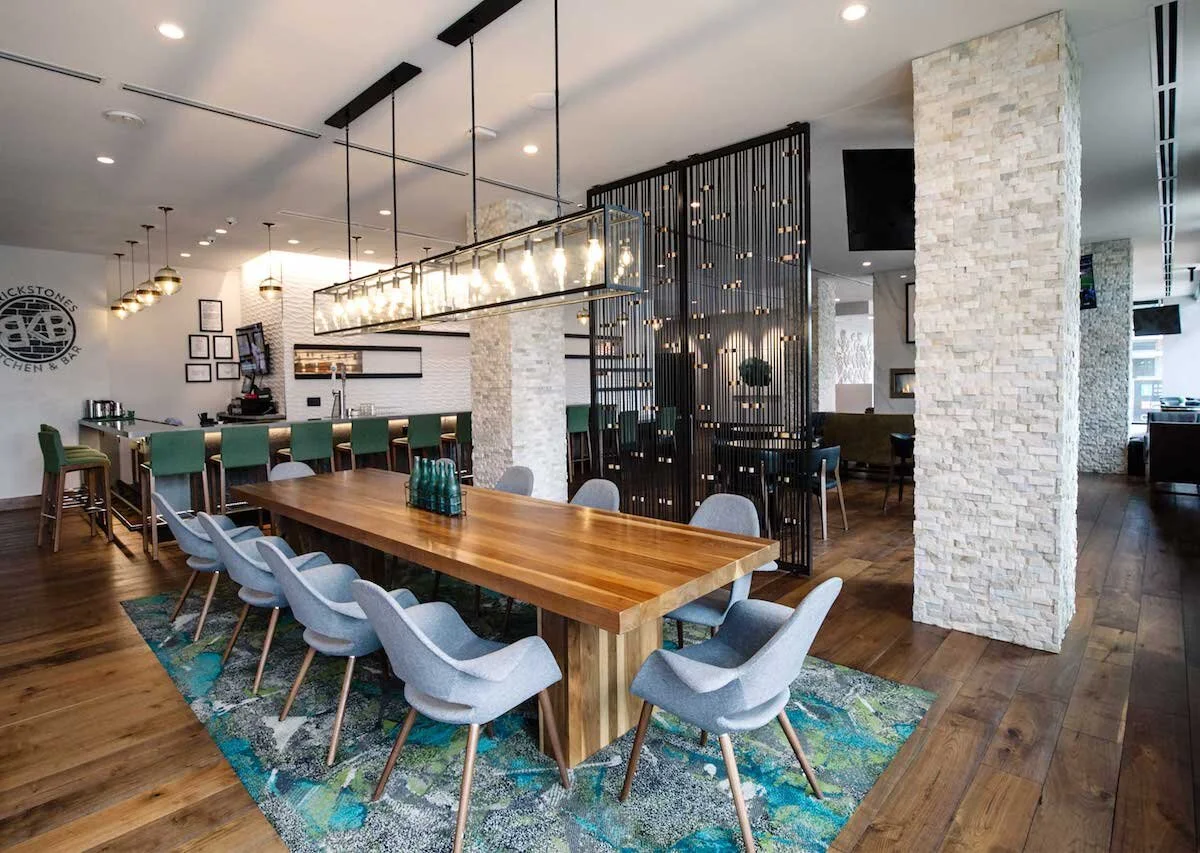 embassysuites_bar-1.jpg