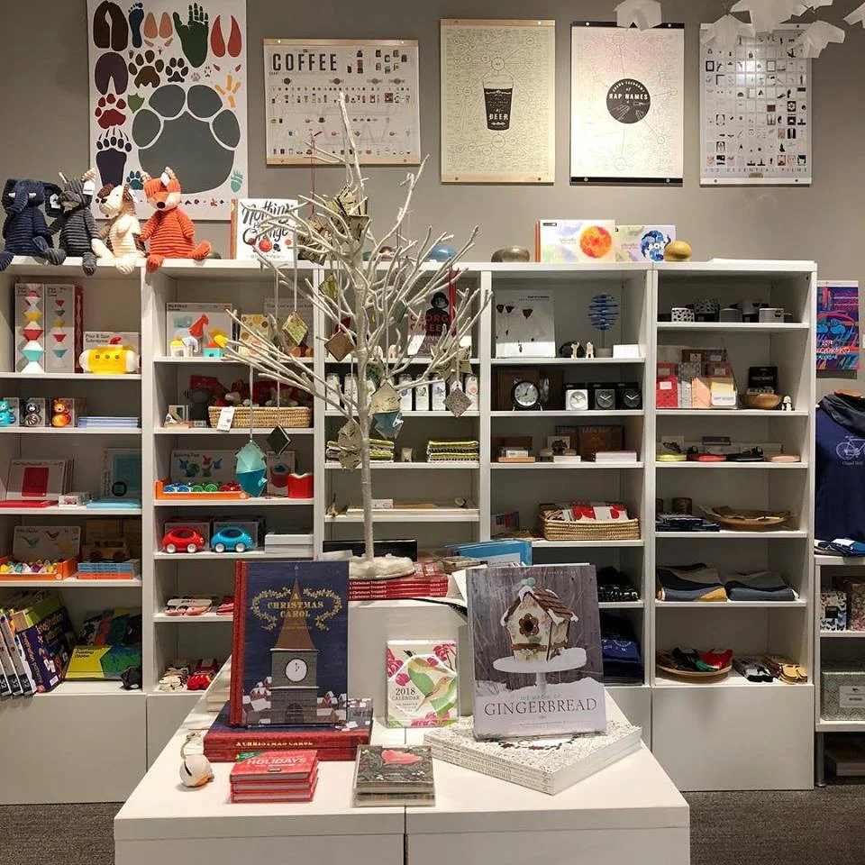 74643a471018-Holiday_display.jpg