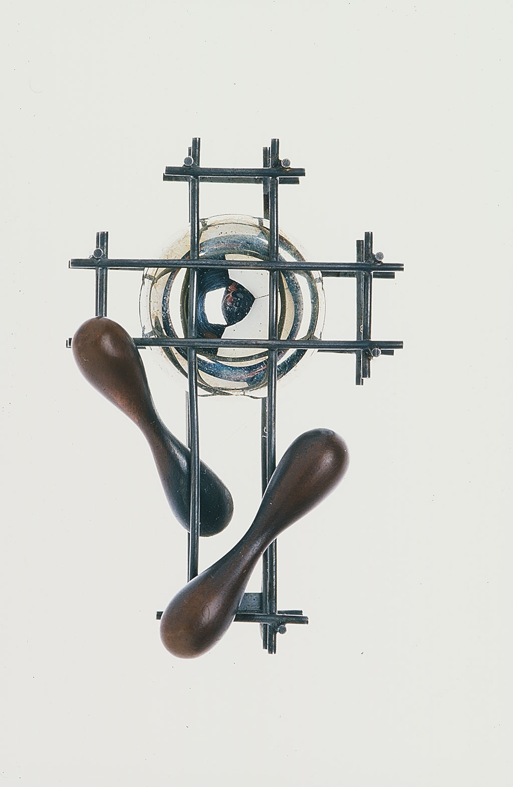 03_MementoMori_ChromoCross_brooch.jpg