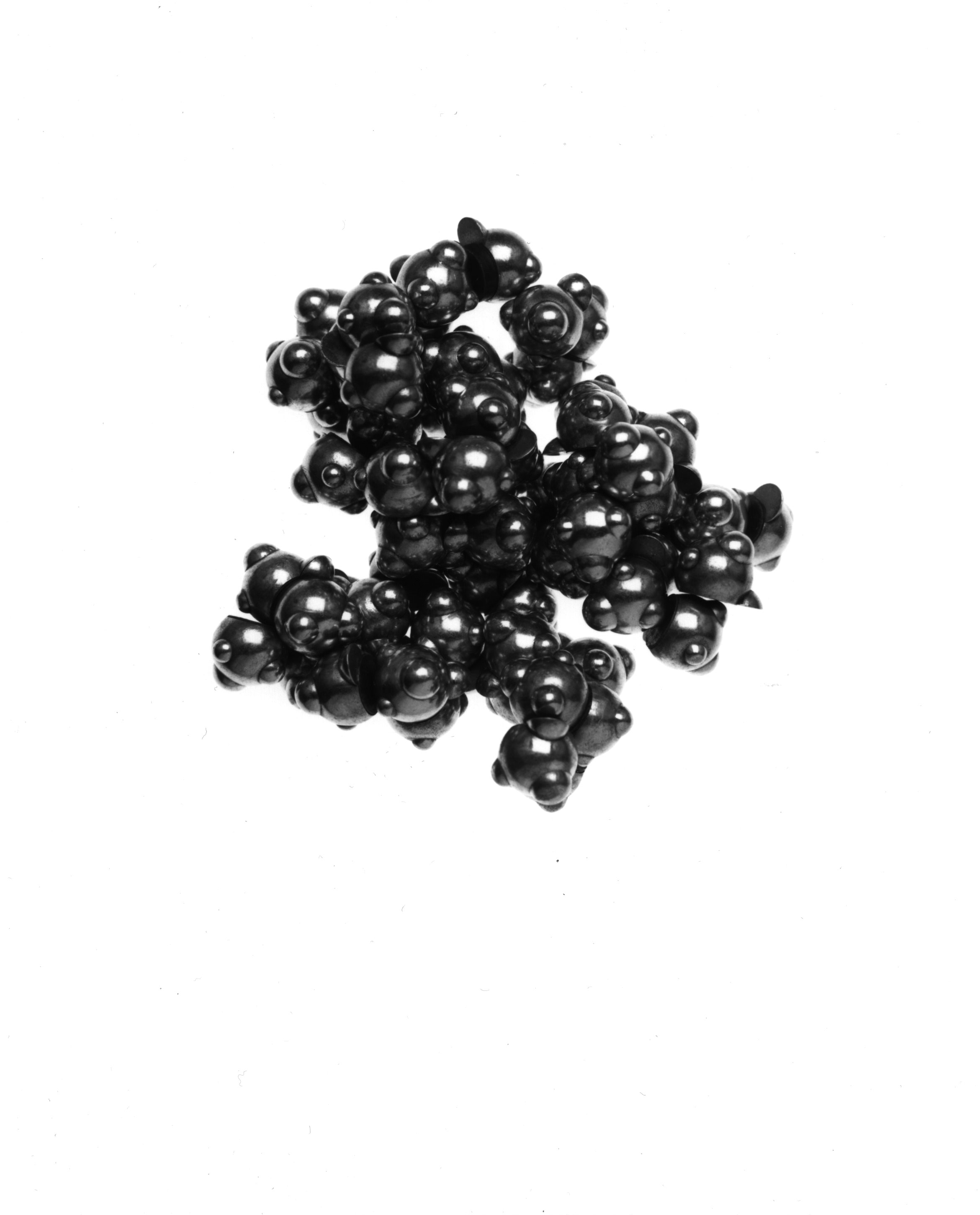 01_MementoMori_Virus_brooches.jpg