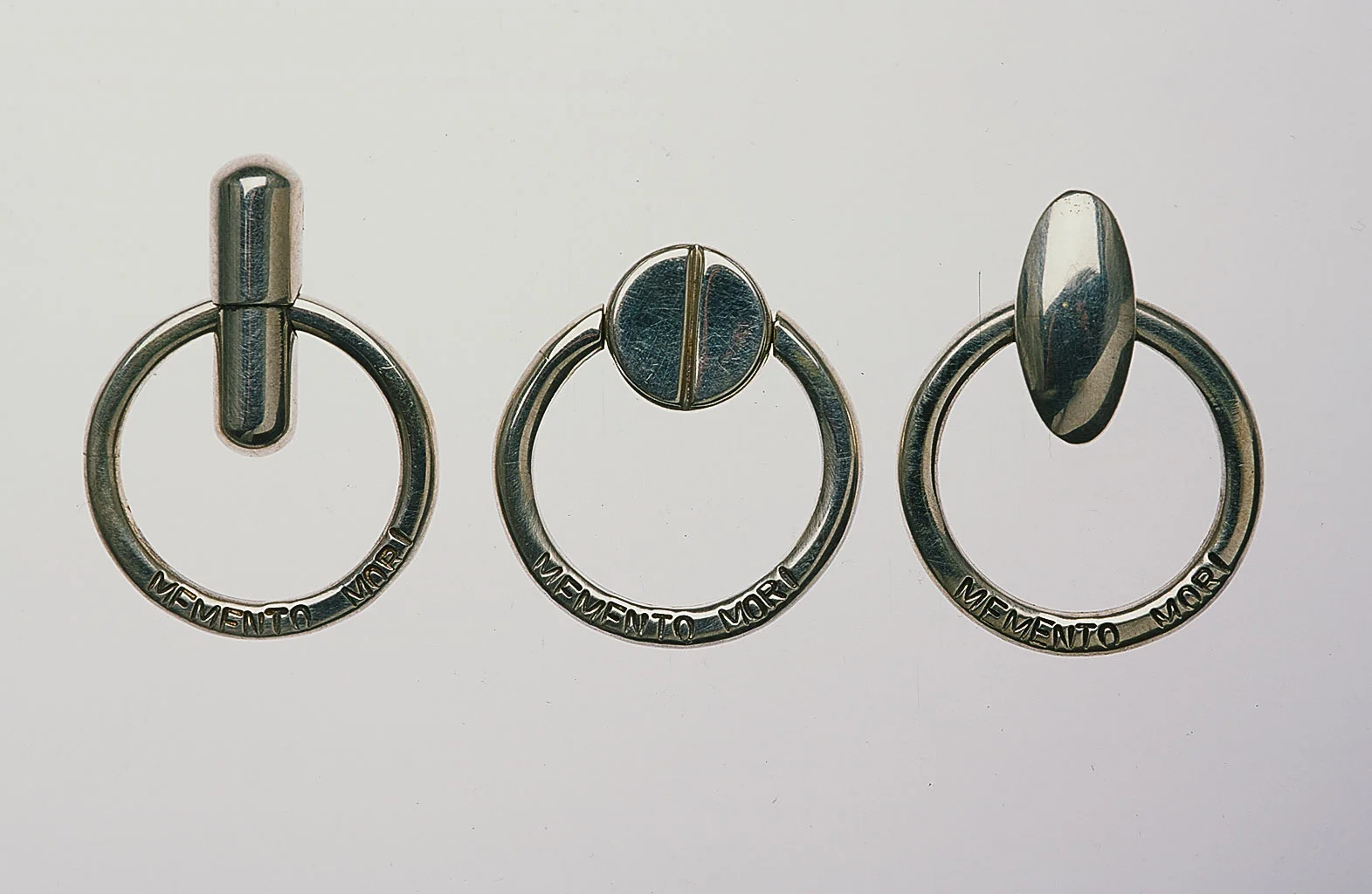 19_MementoMori_3Pills_rings.jpg