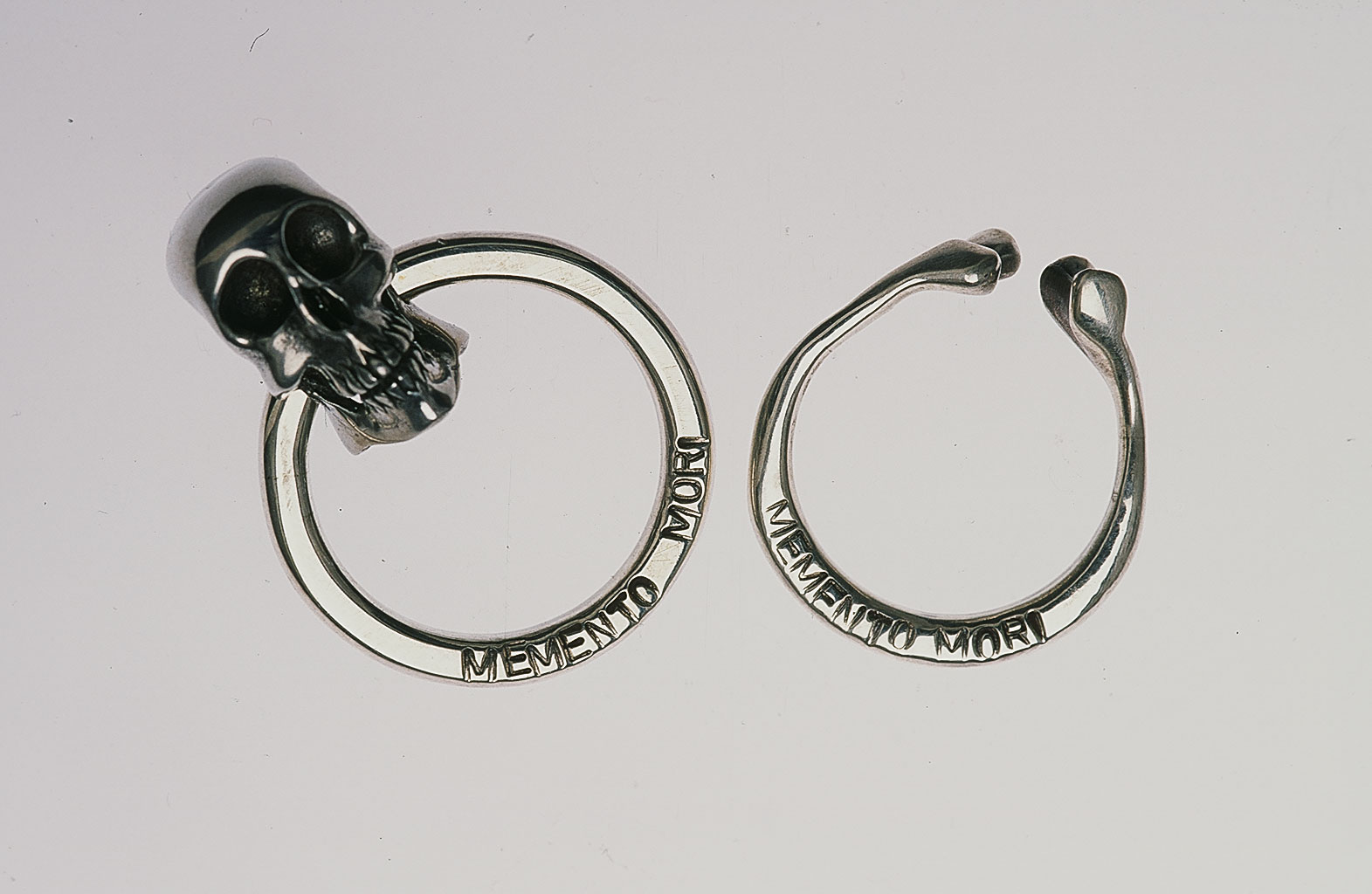 21_MementoMori_Skull&Bones_rings2.jpg
