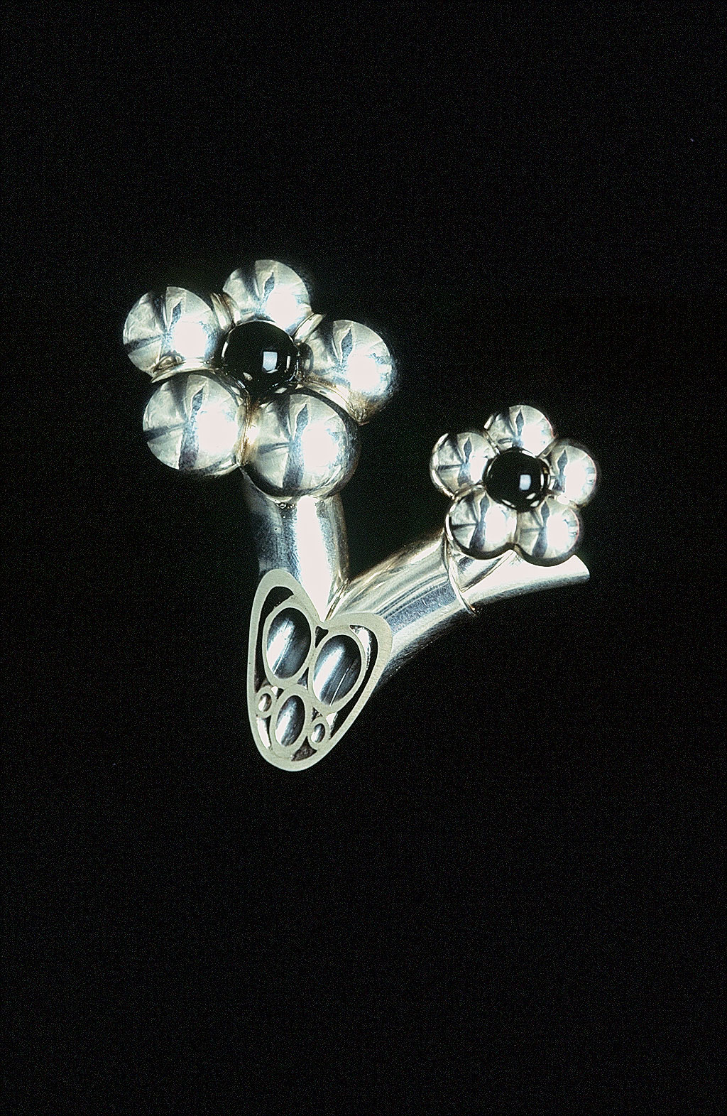 27_MementoMori_Forget-Me-NOts_brooch.jpg