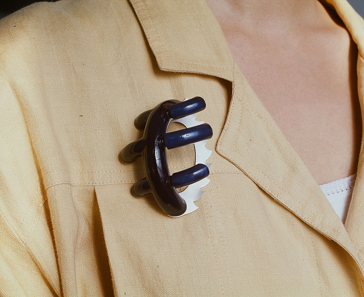 03_Wood_brooch2.jpg