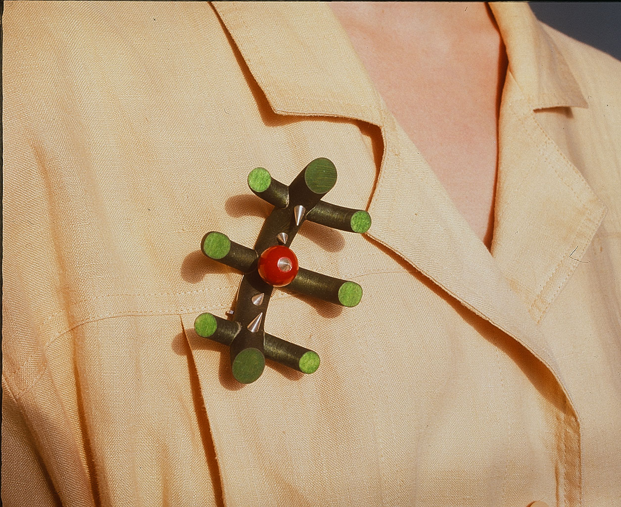 04_Wood_brooch3.jpg