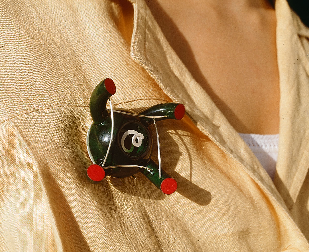 05_Wood_brooch4.jpg