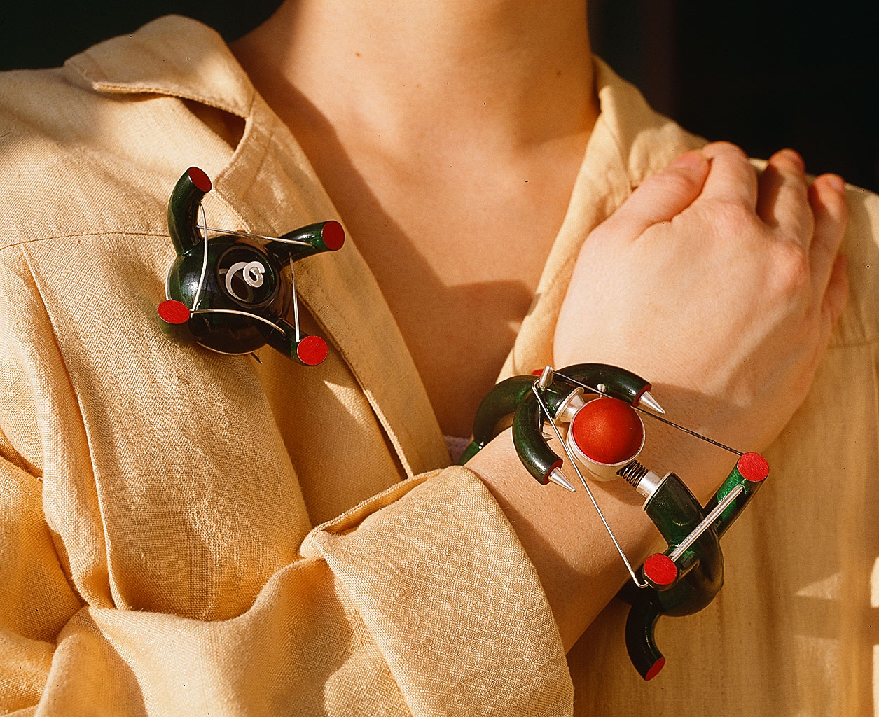 07_Wood_bracelet&brooch.jpg