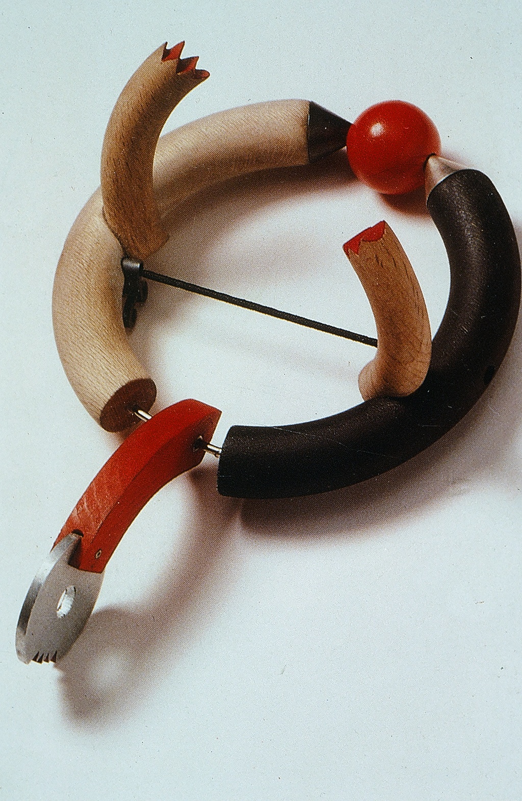 01_Wood_brooch1_1989.jpg