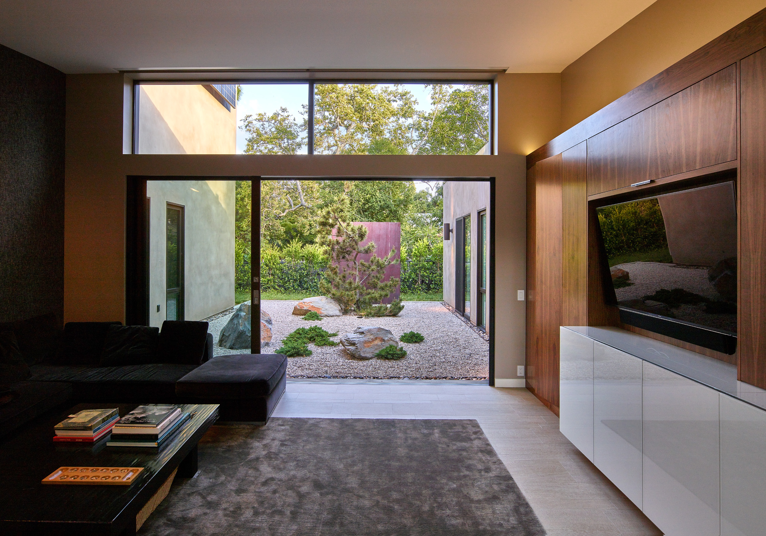 Mandeville house - Den looking into the Zen garden